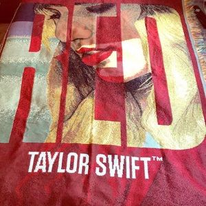 COPY - ISO TAYLOR SWIFT MERCH